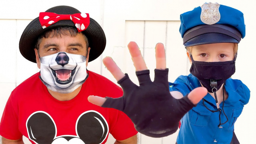 ناستیا در نقش یک افسر پلیس باز...