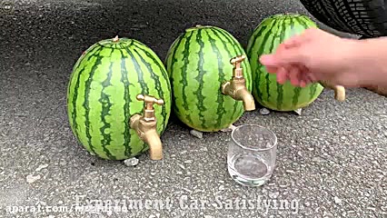 له کردن اسباب بازی زیر ماشین