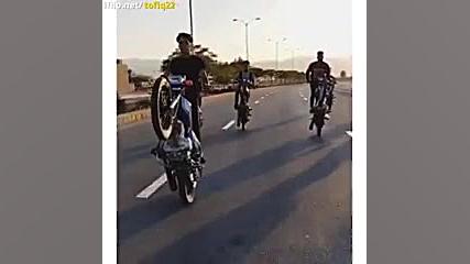 تکچرخ دسته جمعی.... دنبال کنید