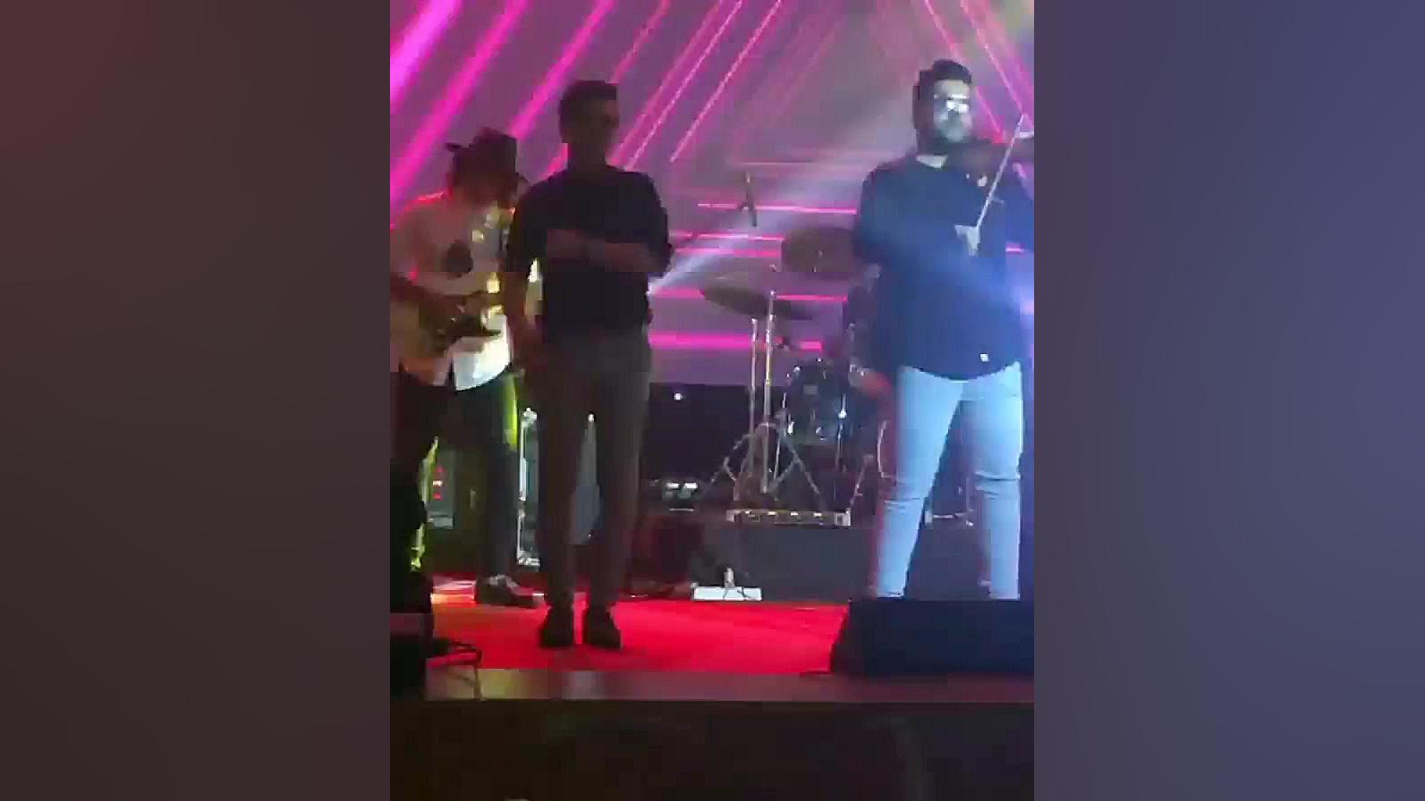 اینم یه اجرای زیبا از محسن با...