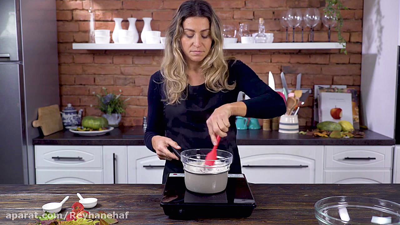 مراحل پخت تارت سه لایه با خامه...