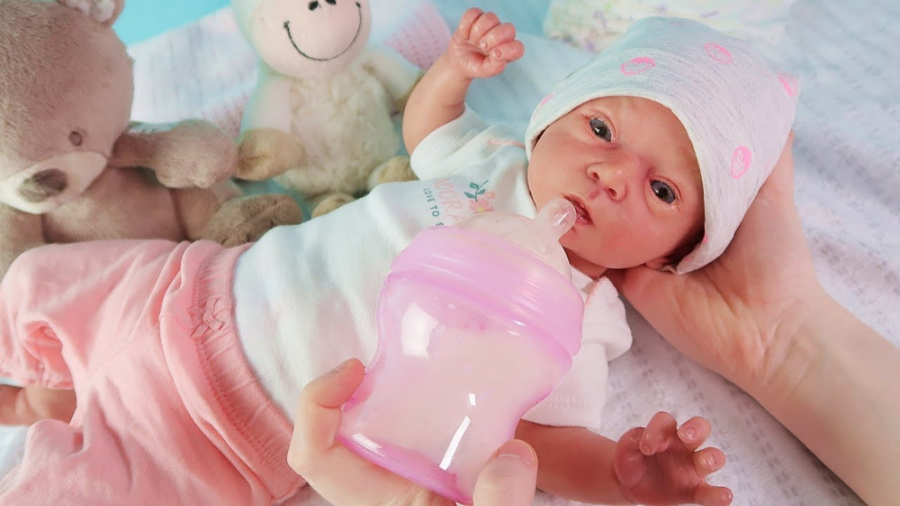 نوزاد عروسکی  شیردادن و لباس ع...