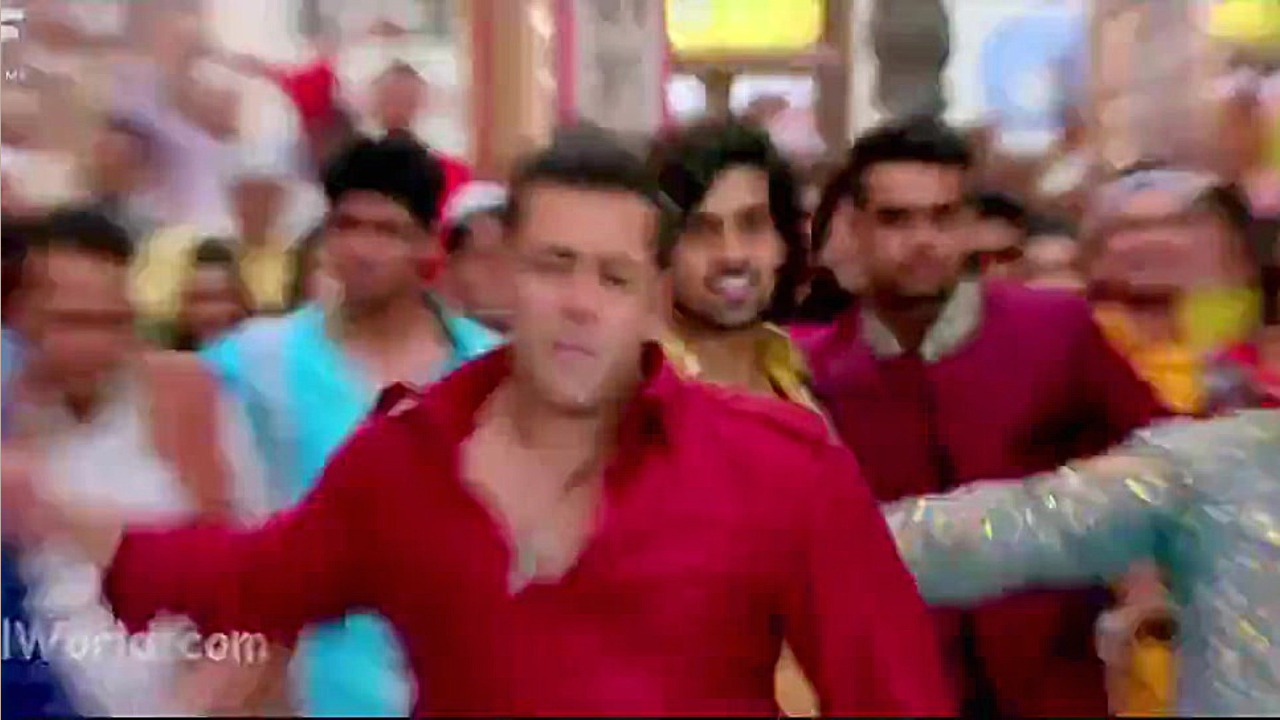 رقص کوتاه سلمان خان در فیلم Ba...