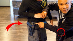 مقابله و دفاع با شخصی که اسلحه...