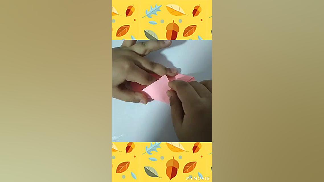 با کاغذ رنگی درست شده است