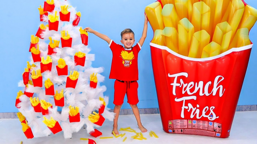 ولاد و نیکی  تزیین درخت کریسمس