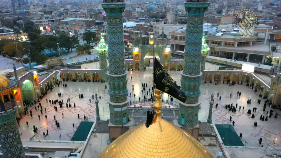 تعویض پرچم حرم حضرت معصومه سلا...