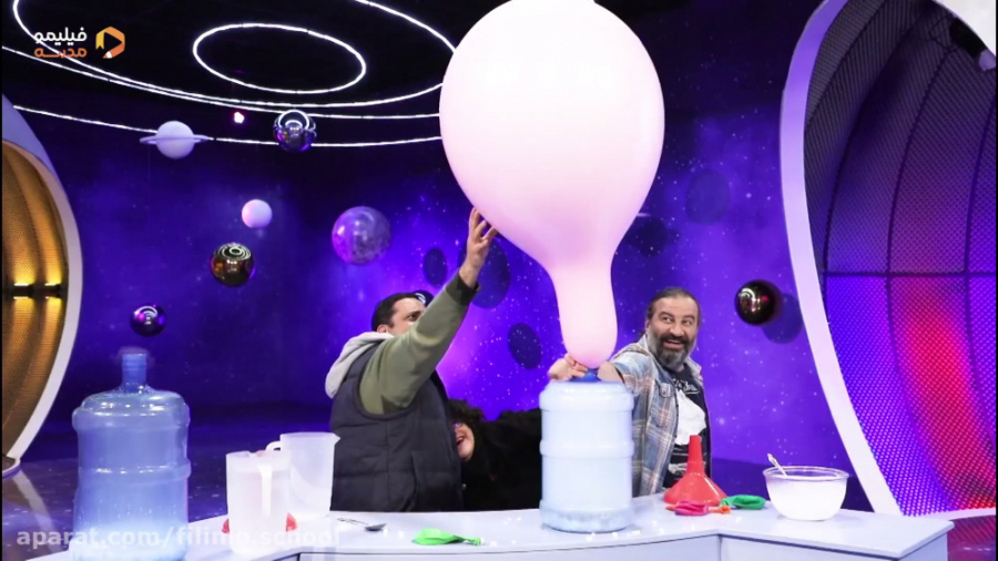 مهراب قاسم‌خانی در کلاس درس فی...