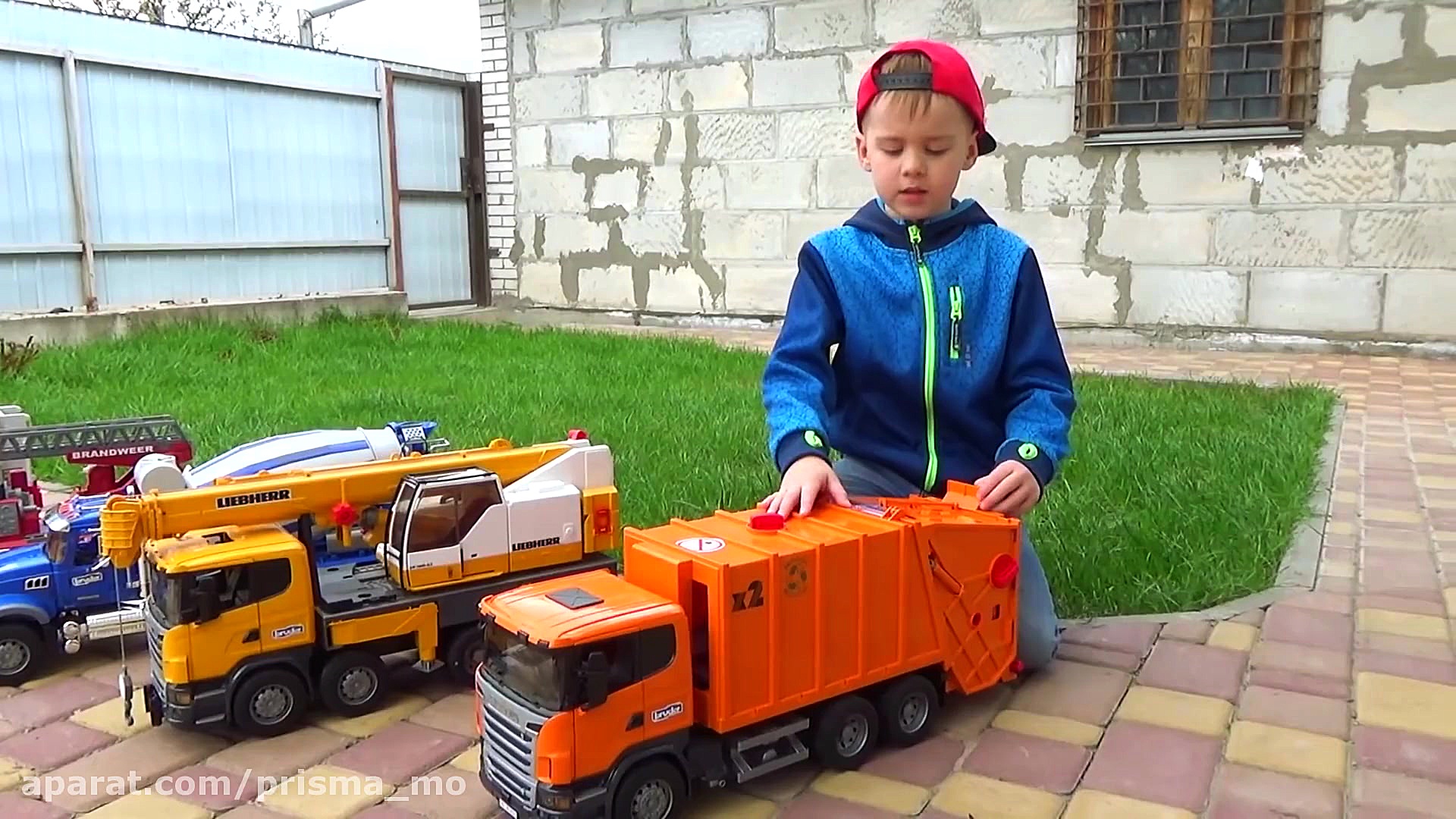 الکس و بازی با بیل ، تراکتور ،...