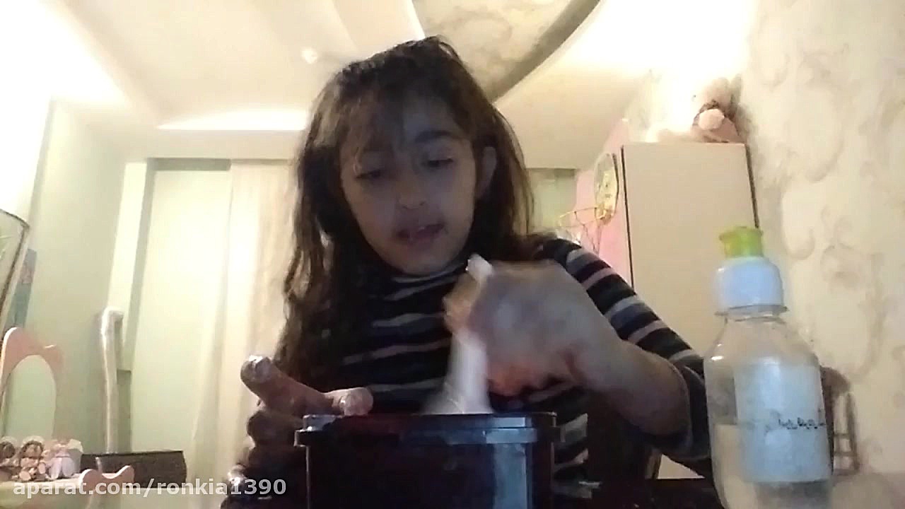 اموزش درست کردن اسلایم لرزونی