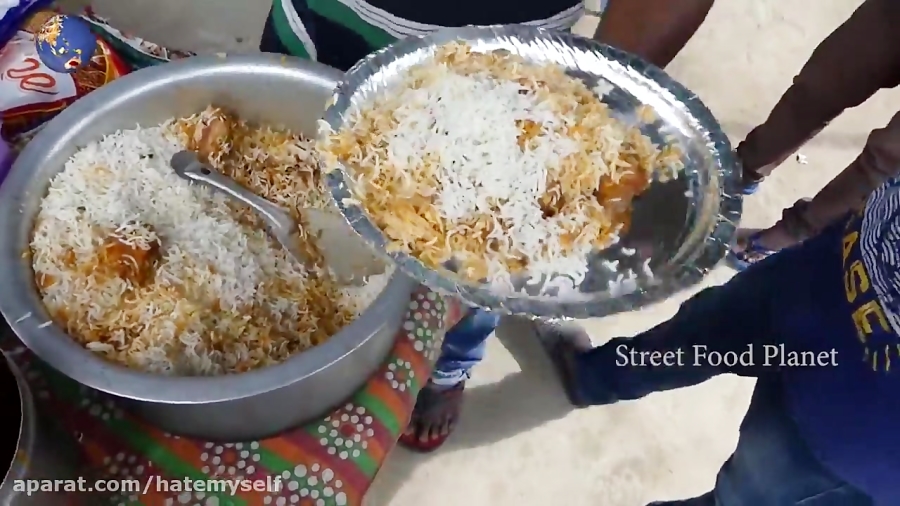 سرو بریانی نامحدود در خیابانها...