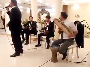 اجرای موسیقی شاد شب یلدا ۰۹۳۸۴...