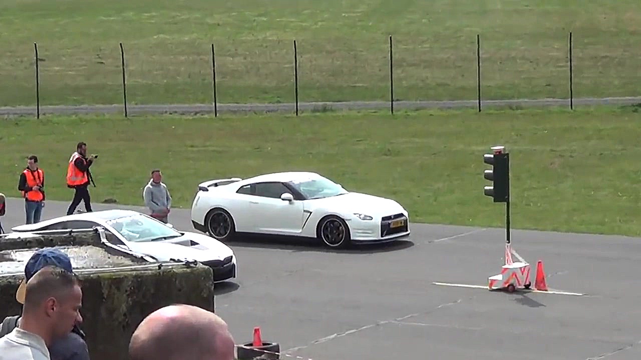 درگ نیسان GT R و بی ام و i8