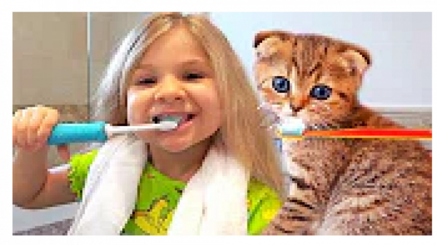 دیانا و بازی با بچه گربه بامزه...