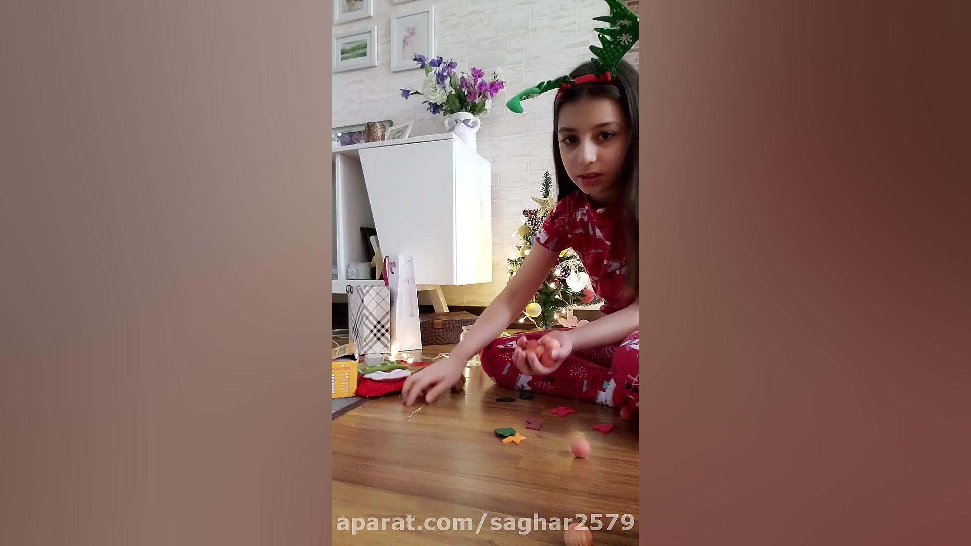 تزئین درخت کریسمس