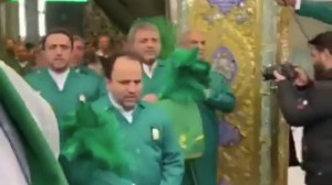 ورود خادمان حرم امام رضا(ع) به...