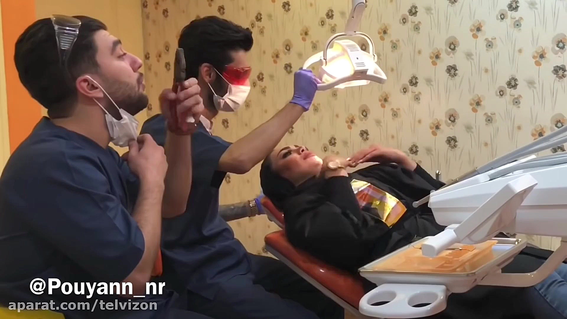 کشیدن دندون خانم با ابزار لوله...