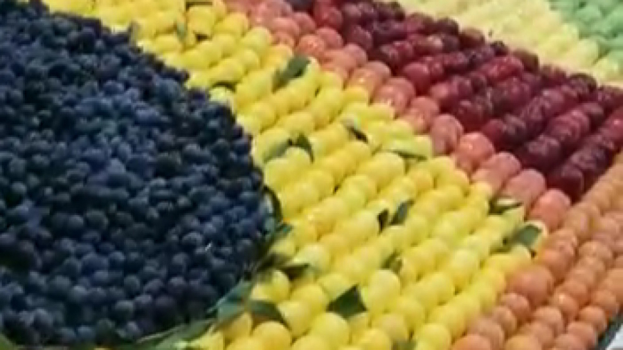 نمایشگاه و میوه فروشی در خارج...