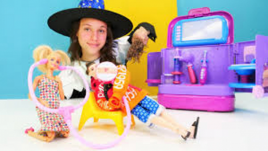 بازی با عروسک باربی  باربی می...