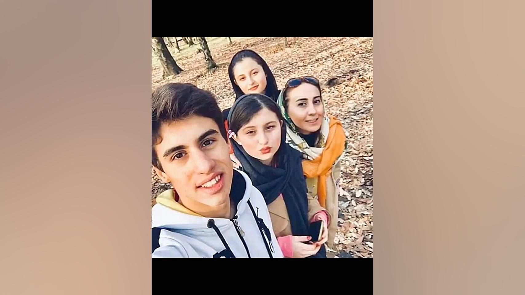 عکسهای یادگاری سارا نیکا پایتخ...