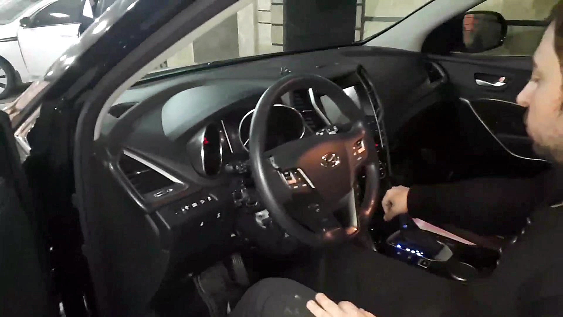 گندم کار . پدل شیفتر پشت فرمان...