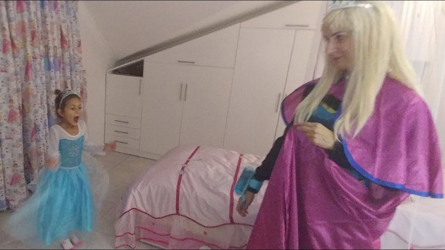 نمایش السا و انا  مامان و دختر...