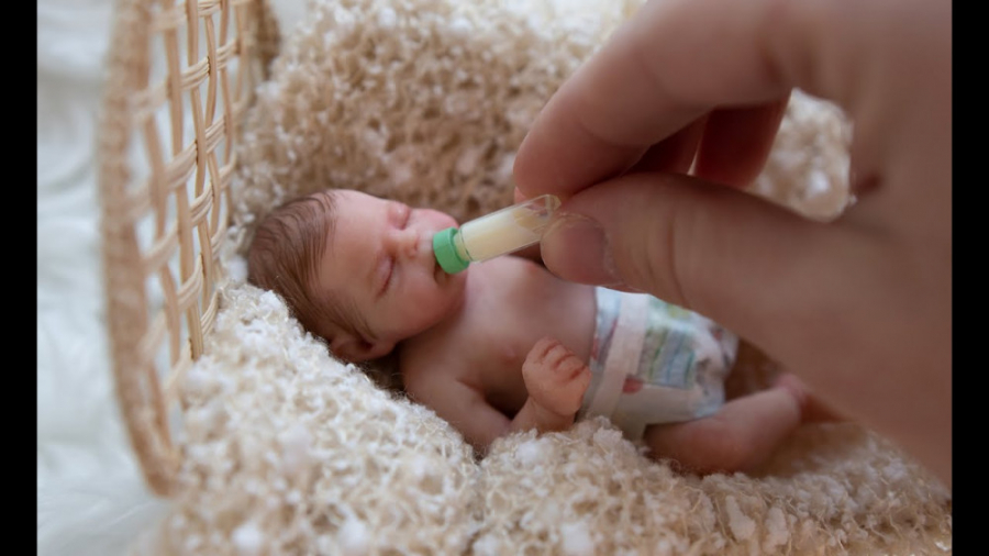 شیر دادن به نوزاد عروسکی کوچول...