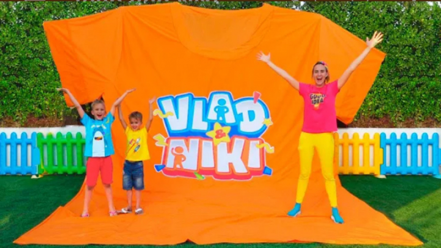 ولاد و نیکی : بازی با اسباب با...