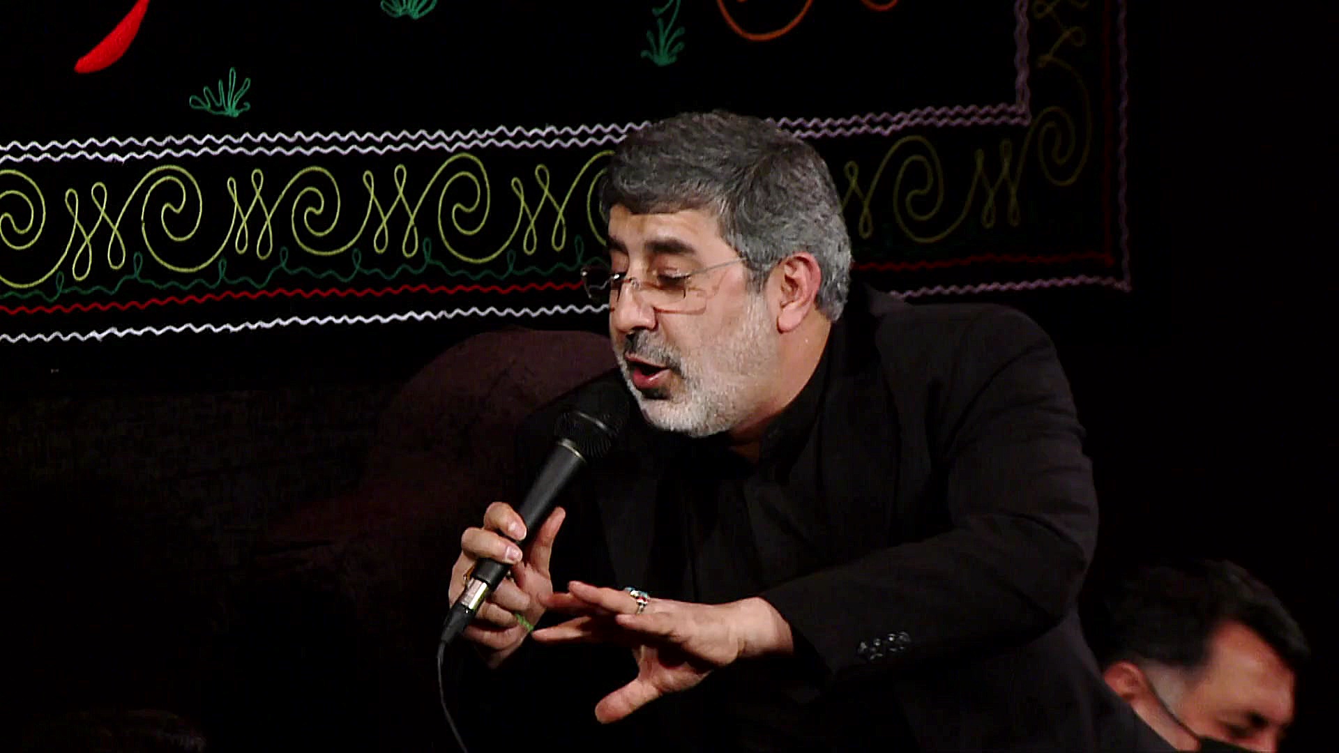 ( زمزمه | نشستم کنارت )  حاج م...