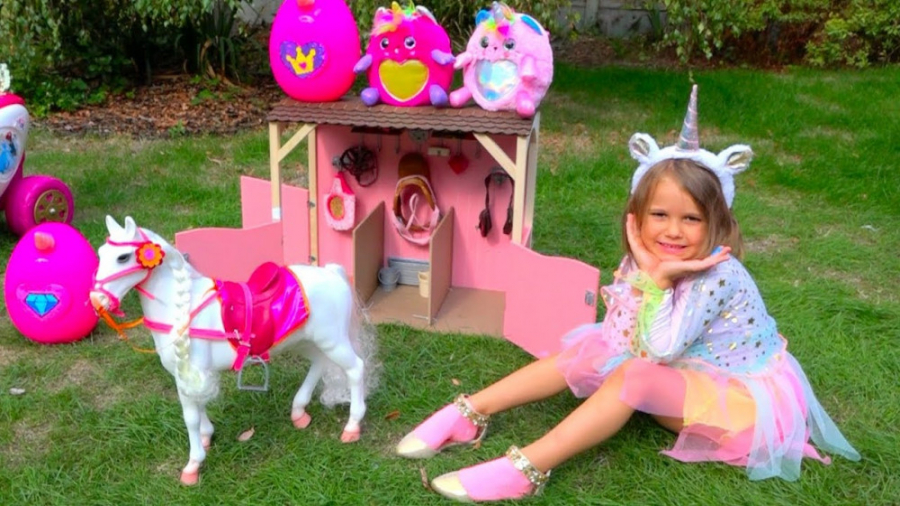 کتی برای اسب جادویی اش خانه می...