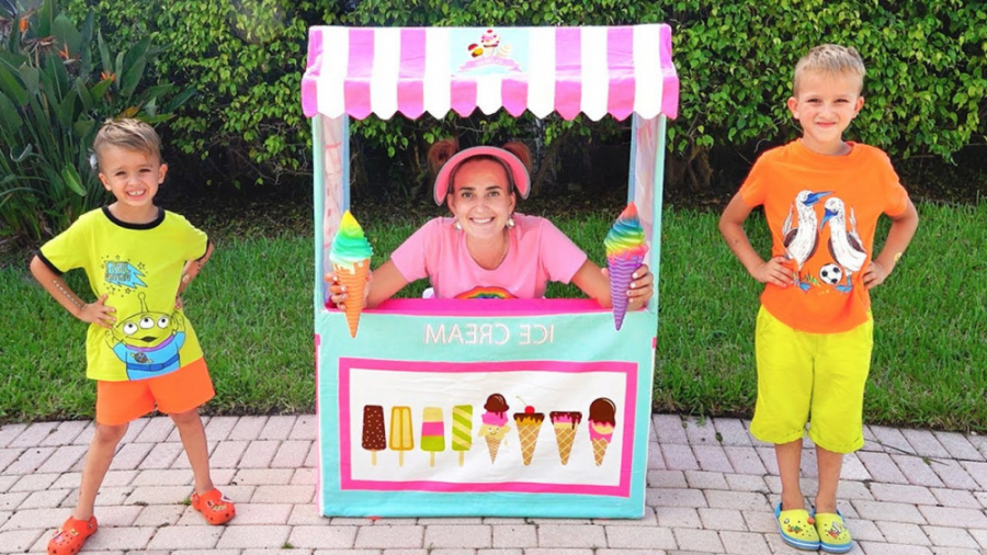 ولاد و نیکی با مامان&zwnj;شون...