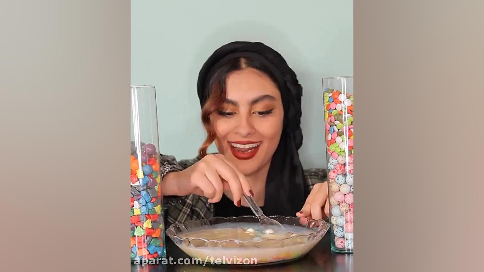 خوردن شیر با اسمارتیز | (مونا...