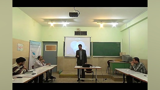 قسمتی از جلسه آموزشی برنامه در...