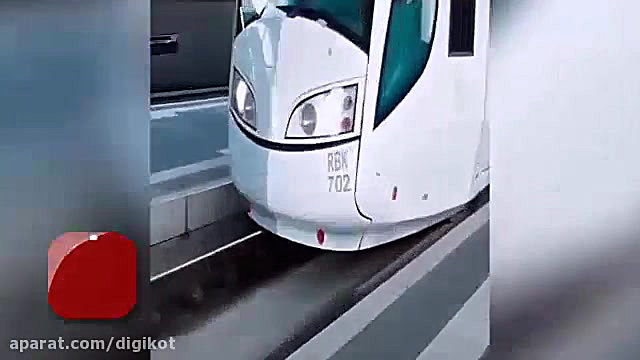 لحظه جالب اتصال واگن‌های قطار...