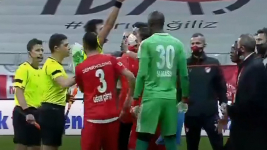 فوتبال ۱۲۰ | خارج از دید؛ مورد...