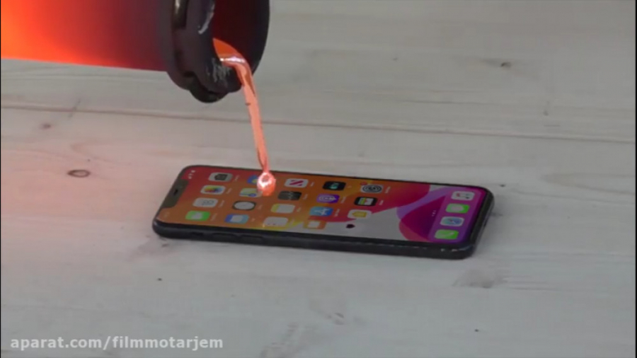 آیفون 11 پرو مکس در برابر مواد...