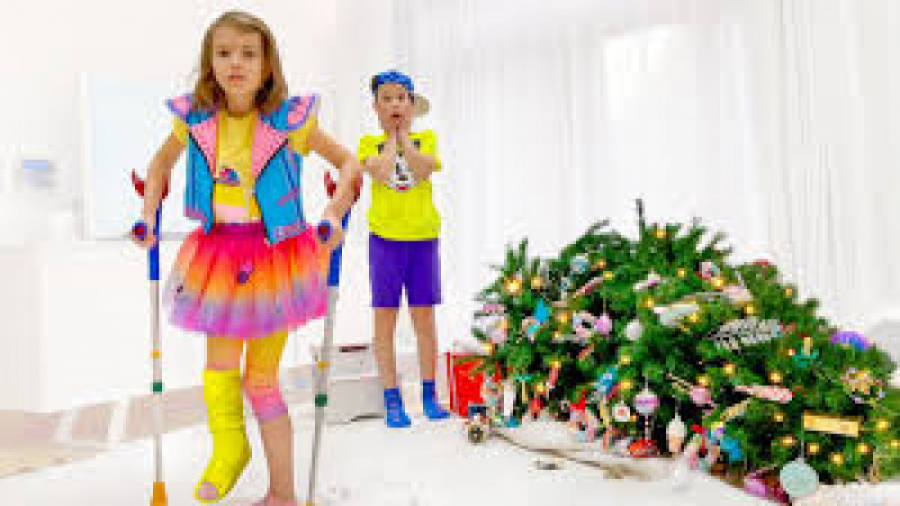 کتی و مکس  کتی از درخت کریسمس...