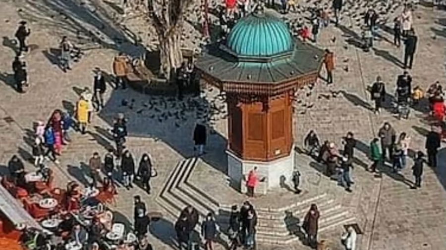 سقاخانه ای در اروپا کنار بازار...