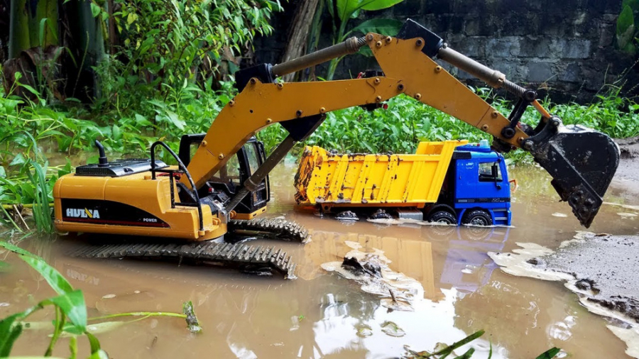 رد شدن ماشین های اسباب بازی از...
