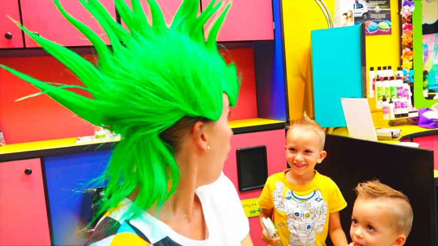 ولاد و نیکی و مامی در سالن زیب...