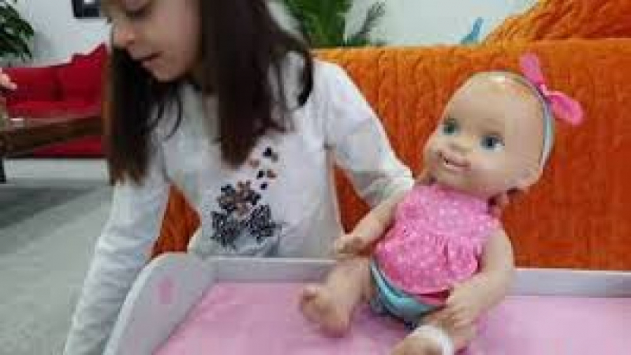 امیلی و عروسک  مراقبت از عروسک...