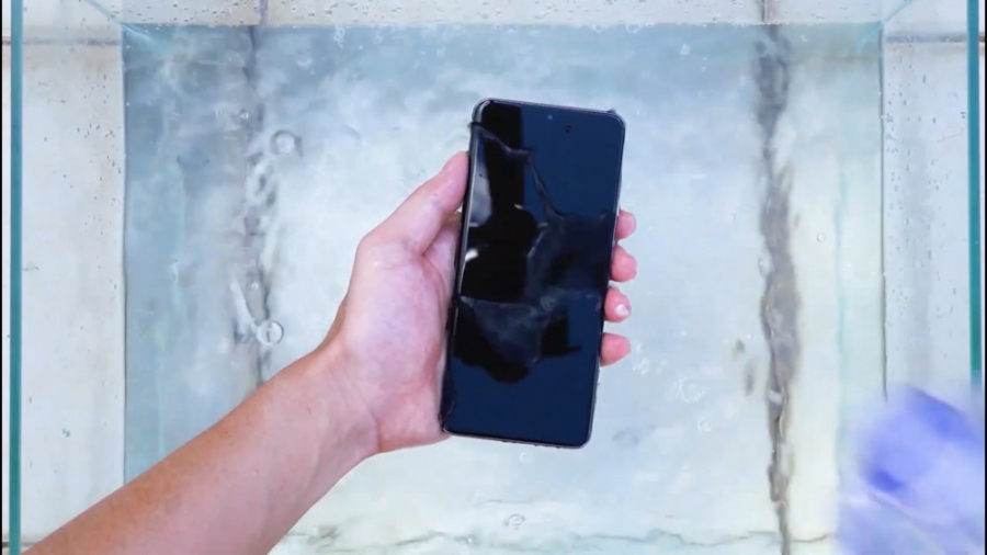 تست مقاومت در برابر آب گلکسی S...