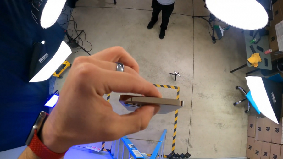 تست مقاومت آیفون12پرومکس و آیف...