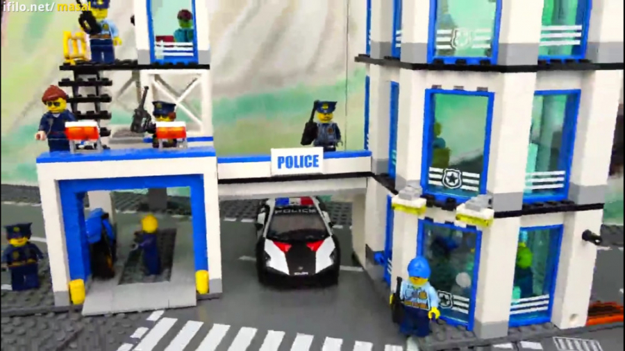 بازی کودکانه با اسباب بازی های...