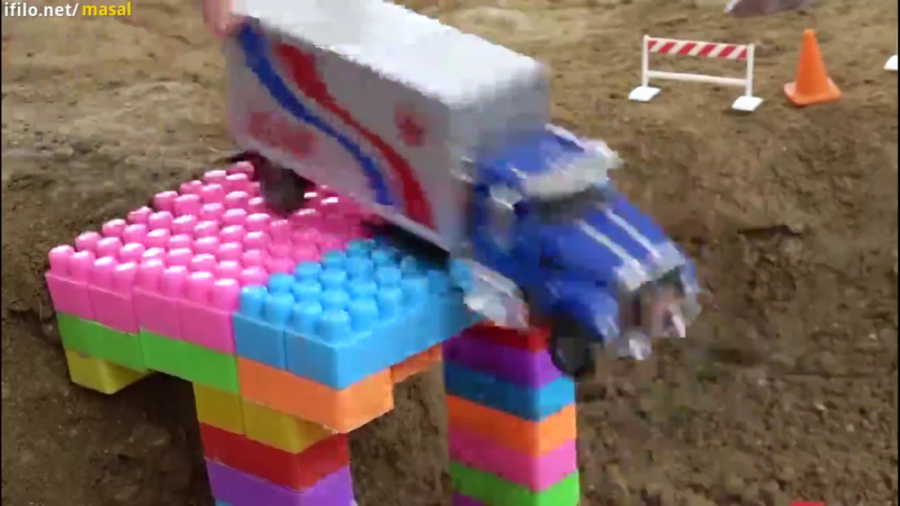 ماشین بازی با اسباب بازی های ل...