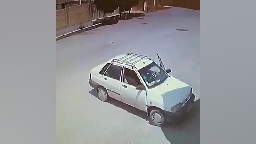 تصادف شوکه کننده موتور در خیاب...