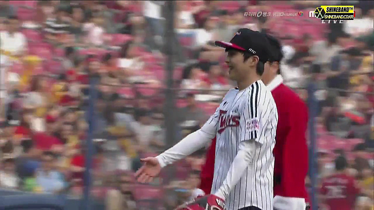 xiuminدر مسابقه ی بین kia و LG