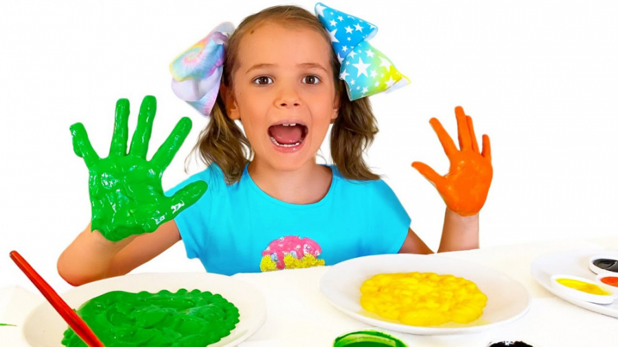 مکس و کتی با رنگ انگشتی بازی م...