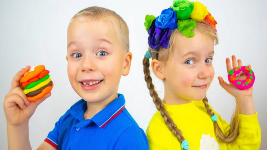 گبی و الکس و چالش غذاهای رنگی...