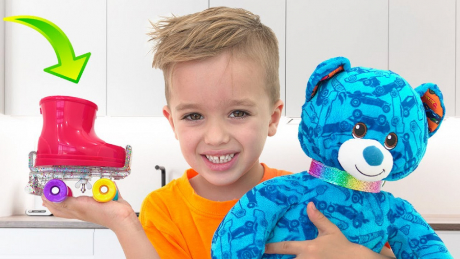 ولاد و نیکی اسباب بازی های خود...